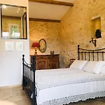 Chateau Le Truch Bed & Breakfast Montussan