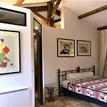 Chateau Le Truch Bed & Breakfast Montussan
