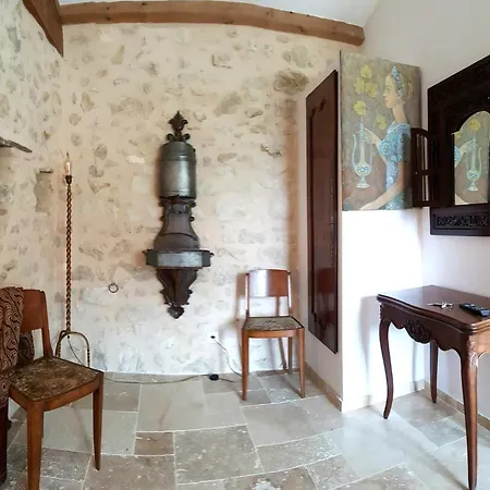 לינה וארוחת בוקר Chateau Le Truch Montussan