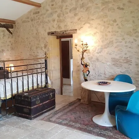 לינה וארוחת בוקר Chateau Le Truch