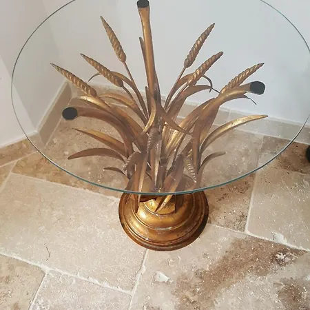 Chateau Le Truch לינה וארוחת בוקר