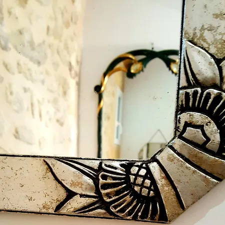 Chateau Le Truch לינה וארוחת בוקר