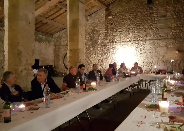 Chateau Le Truch 住宿加早餐酒店