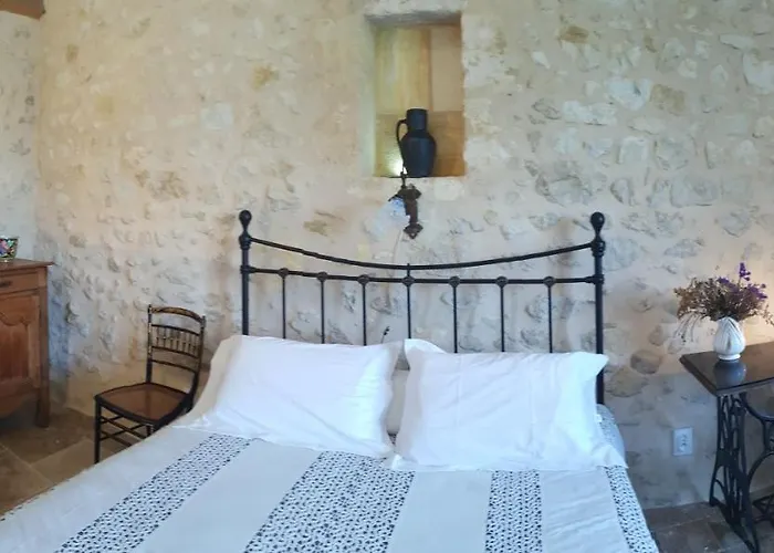 Chateau Le Truch 住宿加早餐酒店 3*