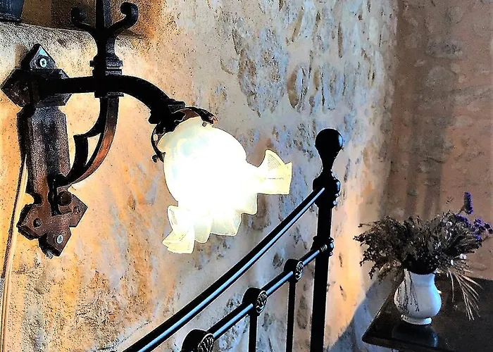 Chateau Le Truch 3* 蒙桑