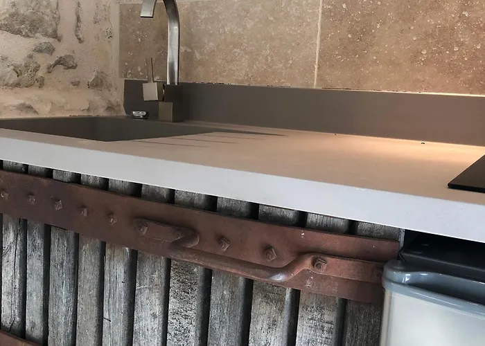 Chateau Le Truch 住宿加早餐酒店