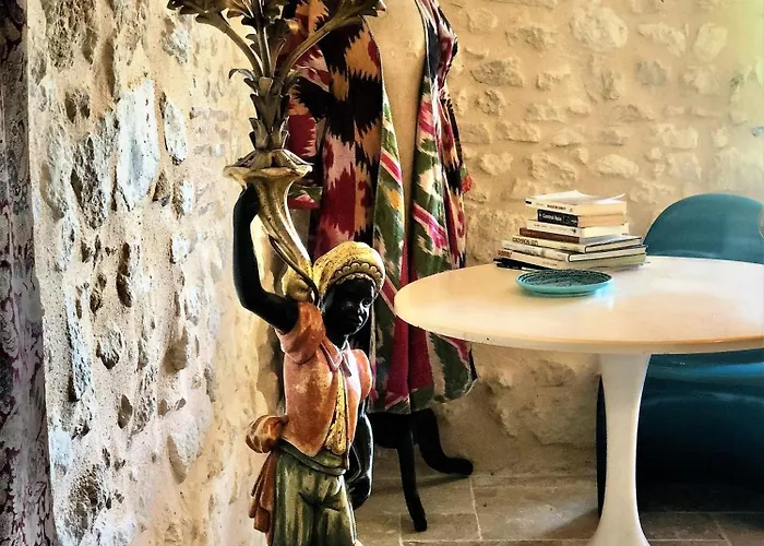 Chateau Le Truch 住宿加早餐酒店